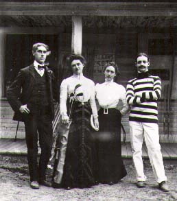 relatives.jpg (22945 bytes)